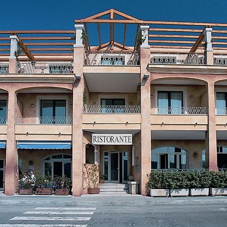 Hotel Del Porto Cannigione Eksteriør billede