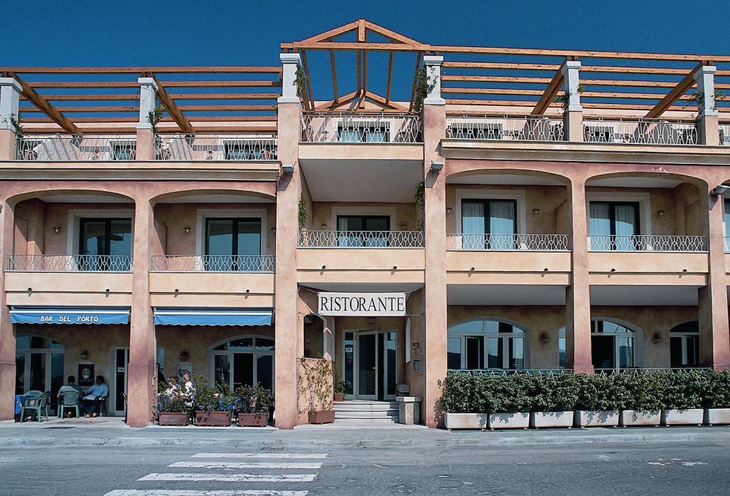 Hotel Del Porto Cannigione Eksteriør billede